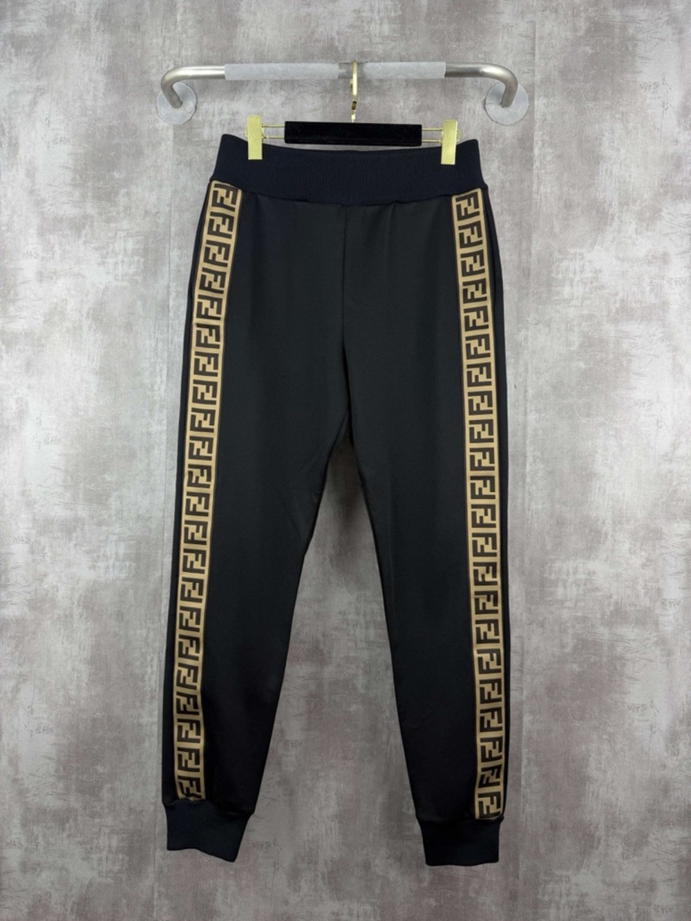 🚩steal Fendi Black Jogger Pants with Tan Logo Tape
